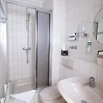 מלון Hotel Restaurant Kurparkblick Inkl Pfalzcard 3*