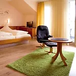 Hotel Restaurant Kurparkblick Inkl Pfalzcard מלון באד ברגזברן