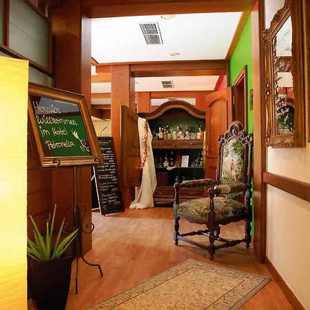 Restaurant Kurparkblick Inkl Pfalzcard فندق باد بيرغزابيرن