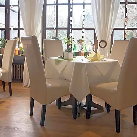 Restaurant Kurparkblick Inkl Pfalzcard Бад-Бергцаберн