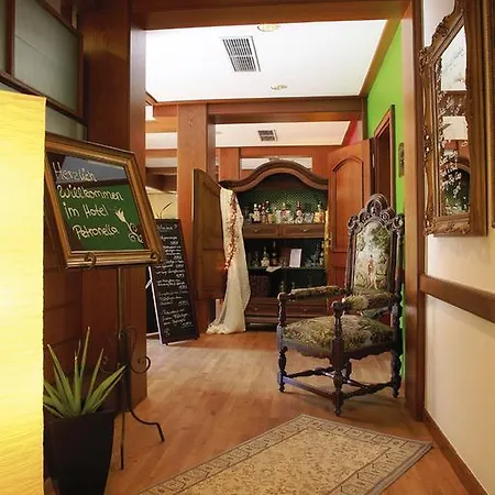 Petronella Hotel