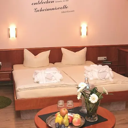 Restaurant Kurparkblick Inkl Pfalzcard فندق باد بيرغزابيرن